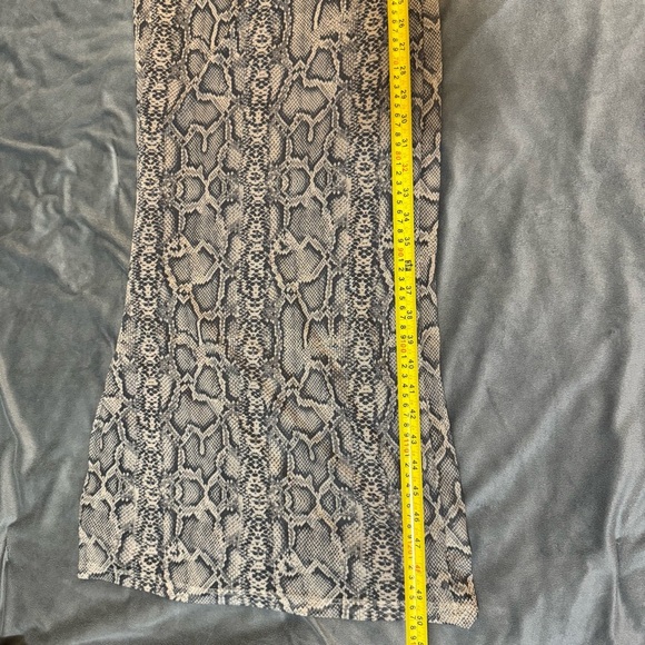 Mango Clauden Snake Print Mesh Dress
#1152 - Picture 5 of 8